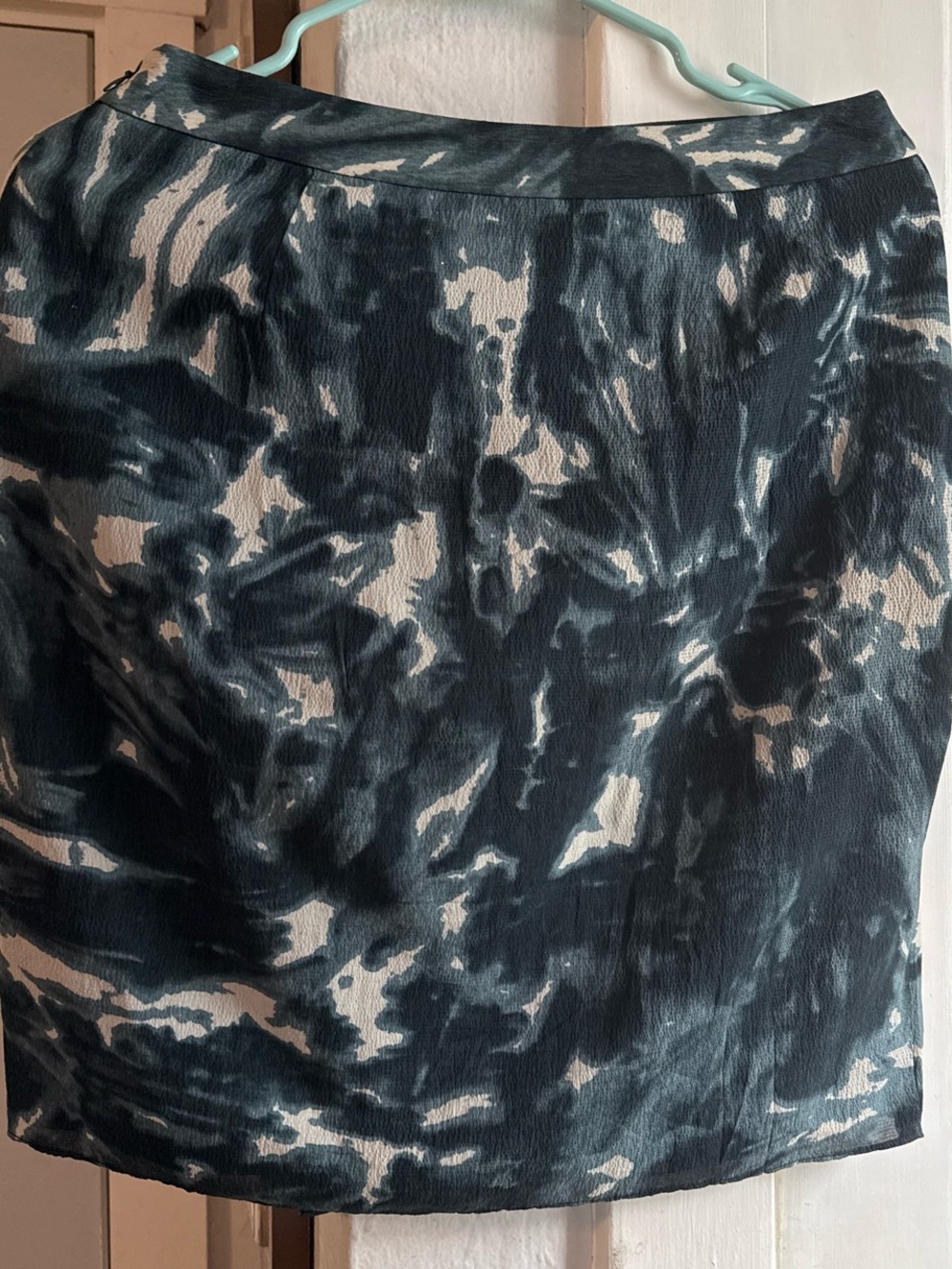 Ann Taylor Black and Cream Abstract Ruffle Mini Skirt - Picture 4 of 6